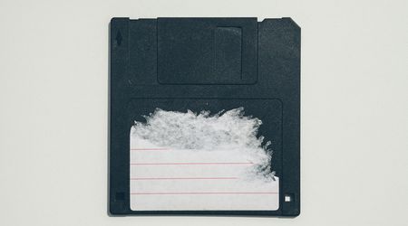 Foto einer alten Diskette mit abgerissenem Etikett