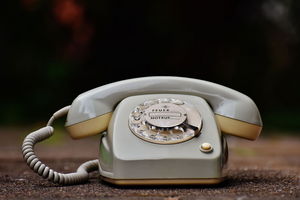 Symbolbild: ein Telefon mit Drehscheibe